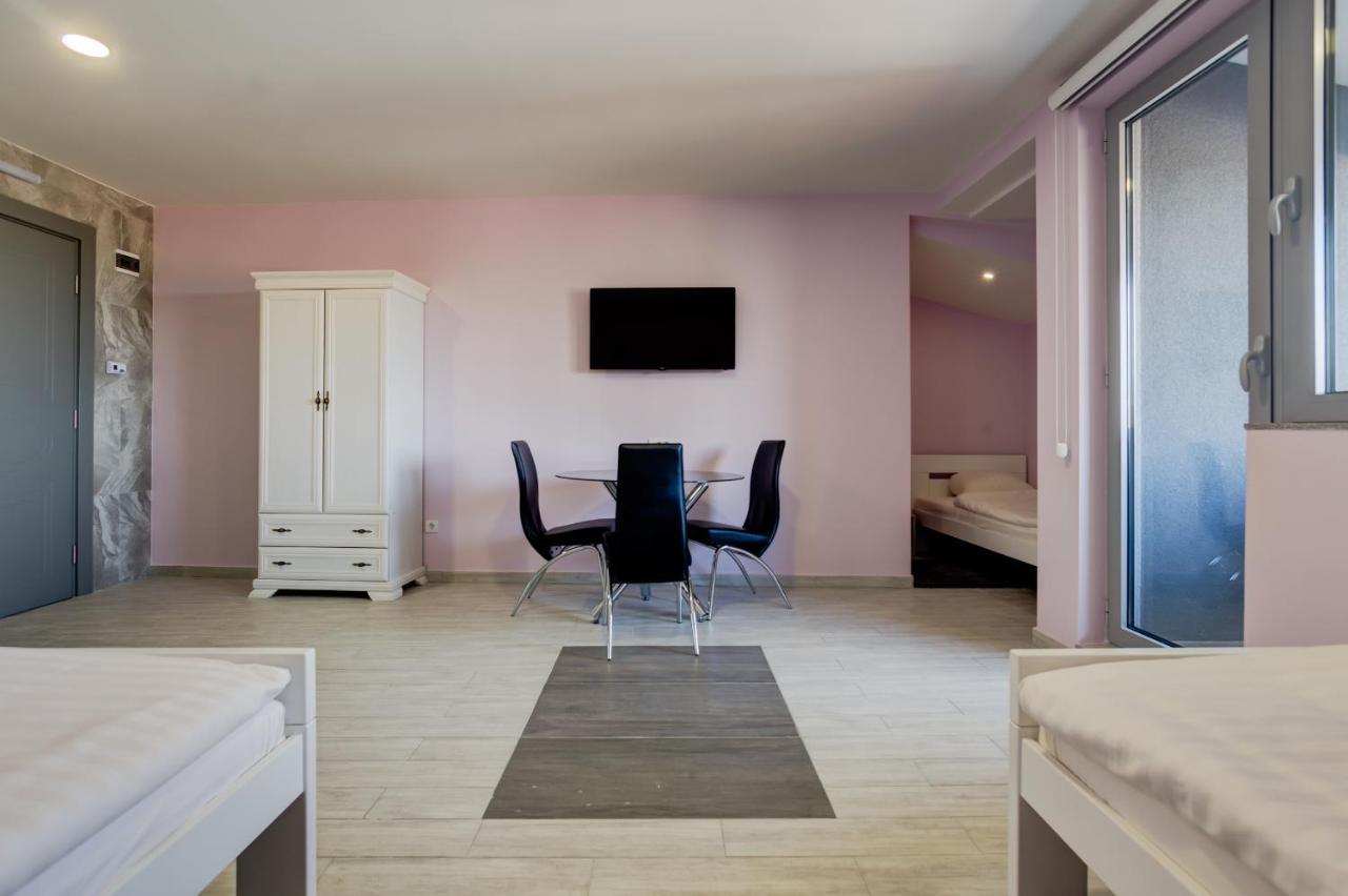Apartments Singidunum 4 Lux Belgrado Esterno foto